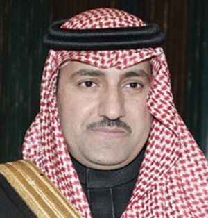 أمير الرياض يزور الأمير سعود بن محمد للاطمئنان على صحته